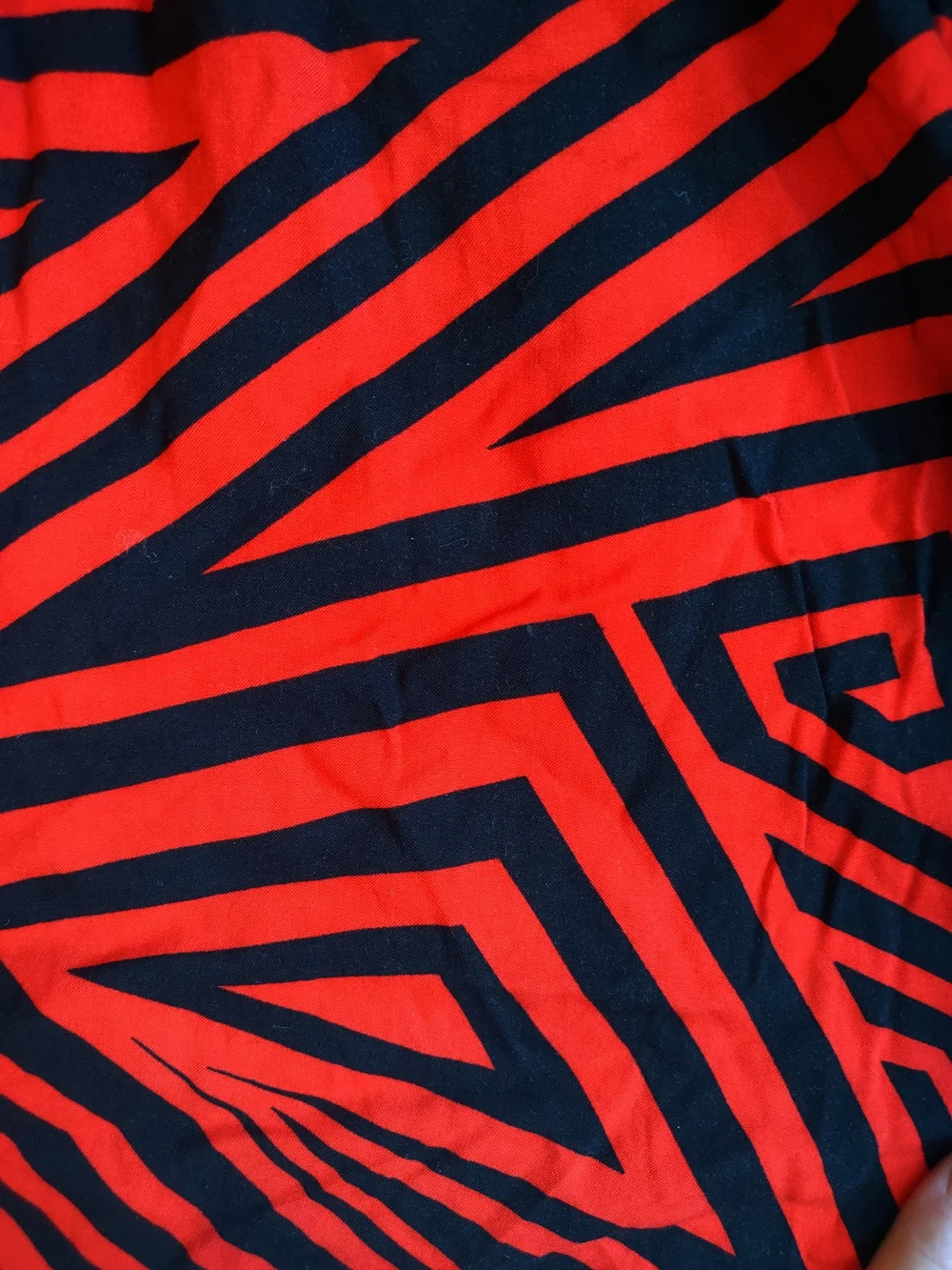 Kardashian Kollection BlackRed Geometric Pattern Women's High Waisted Mini Skirt
